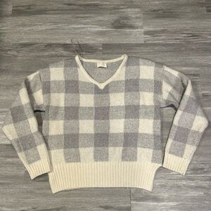 Allie Rose Checkered V-Neck Gray and Cream Sweater Small
